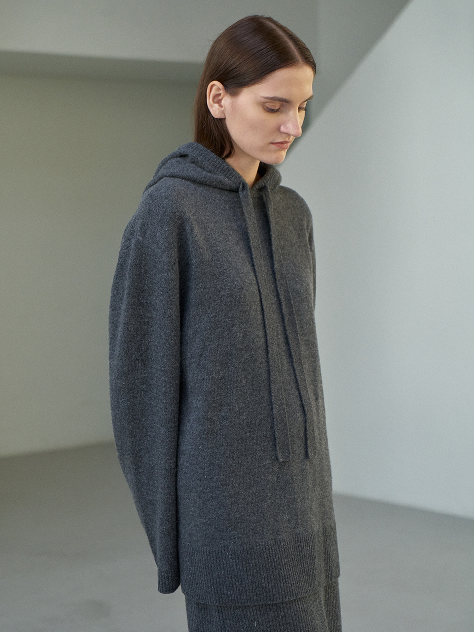 Oversized cashmere hood knit dark grey